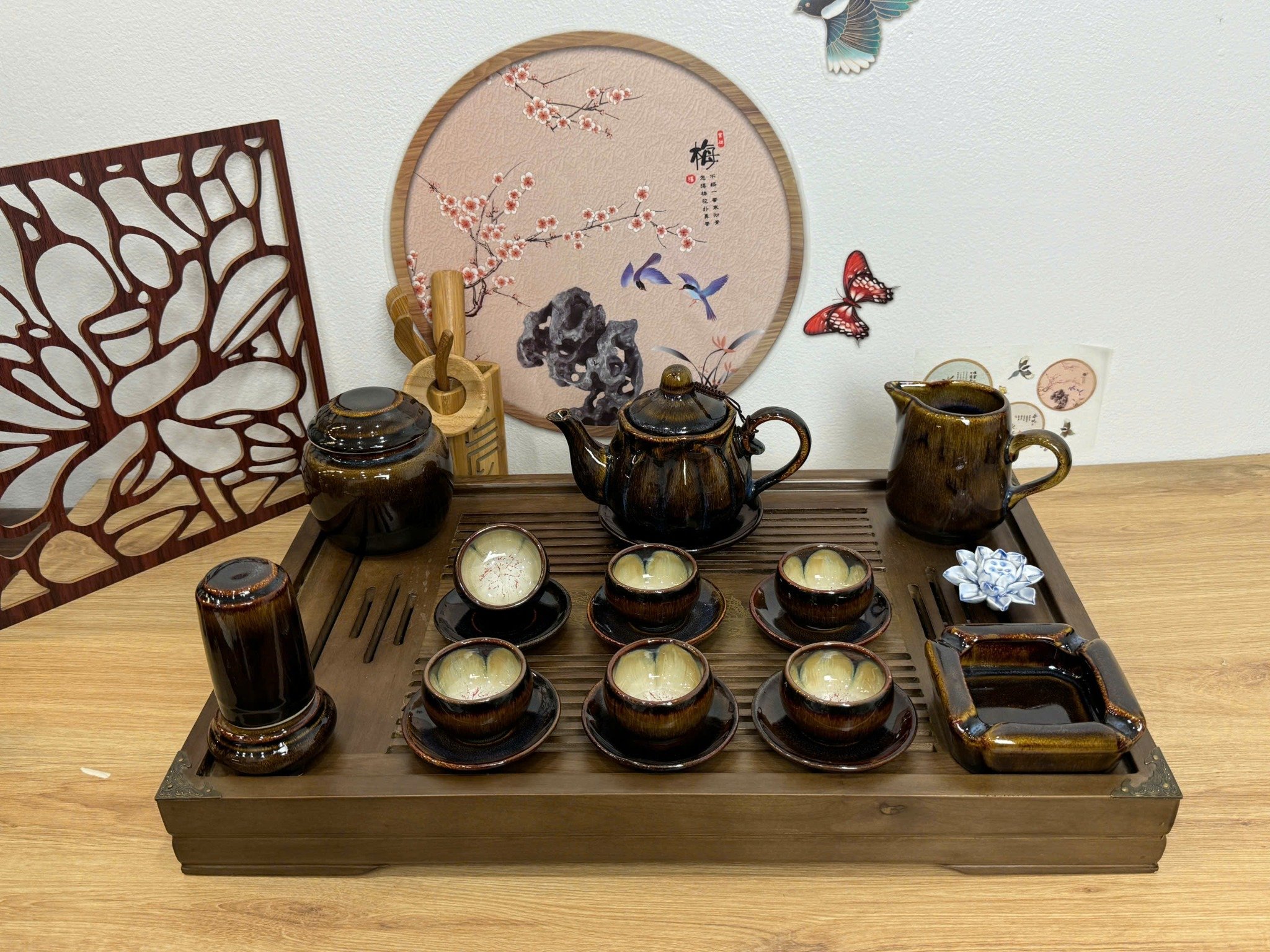 Bộ ấm chén sen men hổ phách Bát Tràng – Phụ kiện trà đạo sang trọng