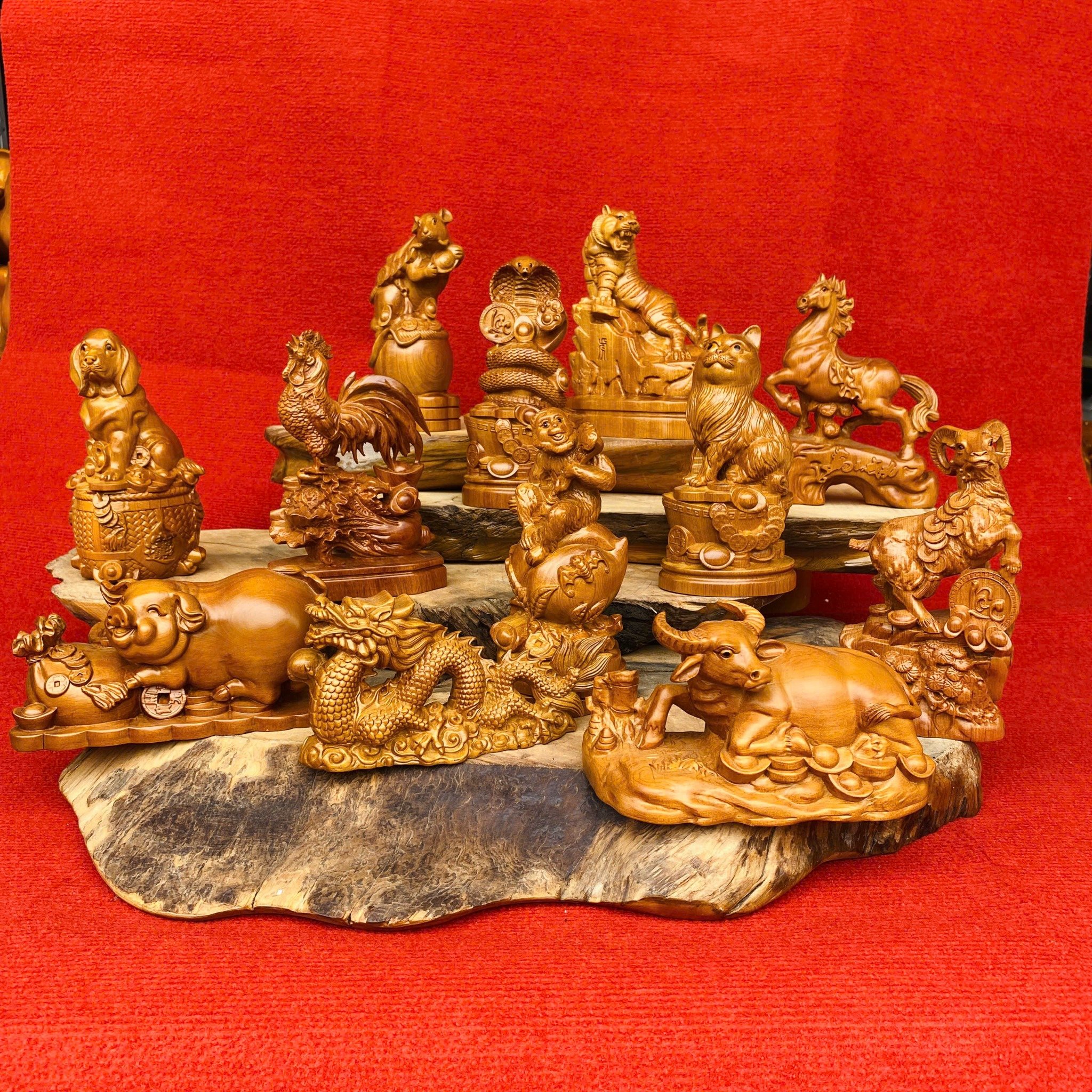 Bộ 12 con giáp gỗ bách xanh liền khối – Tượng phong thủy trưng bày