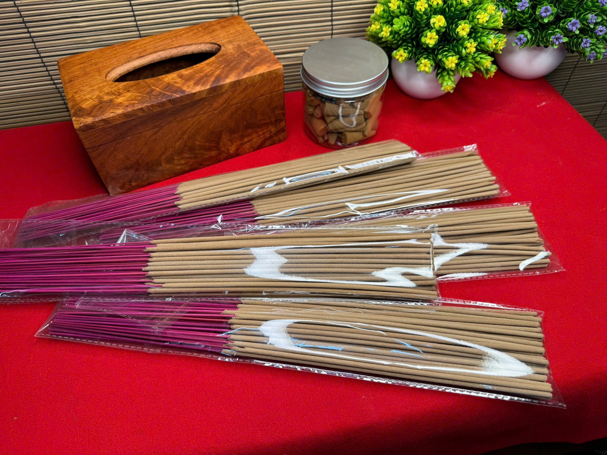 Set hộp giấy ăn sụn lông công gỗ Hương – Kèm trầm & hương Ngọc Am thơm ngát