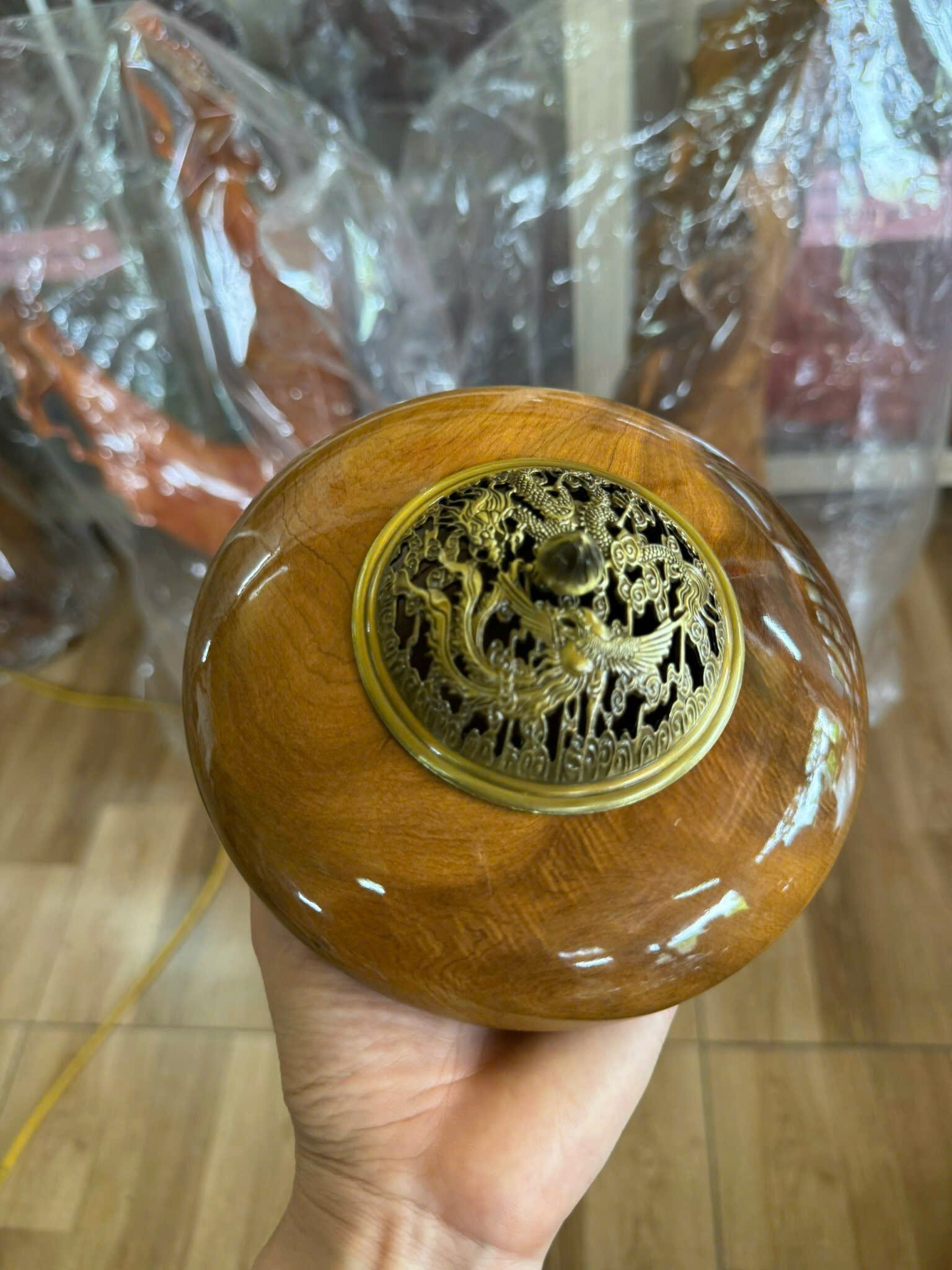 Lư xông trầm gỗ bách xanh chớp sụn size lớn – thơm tự nhiên, dáng đẹp