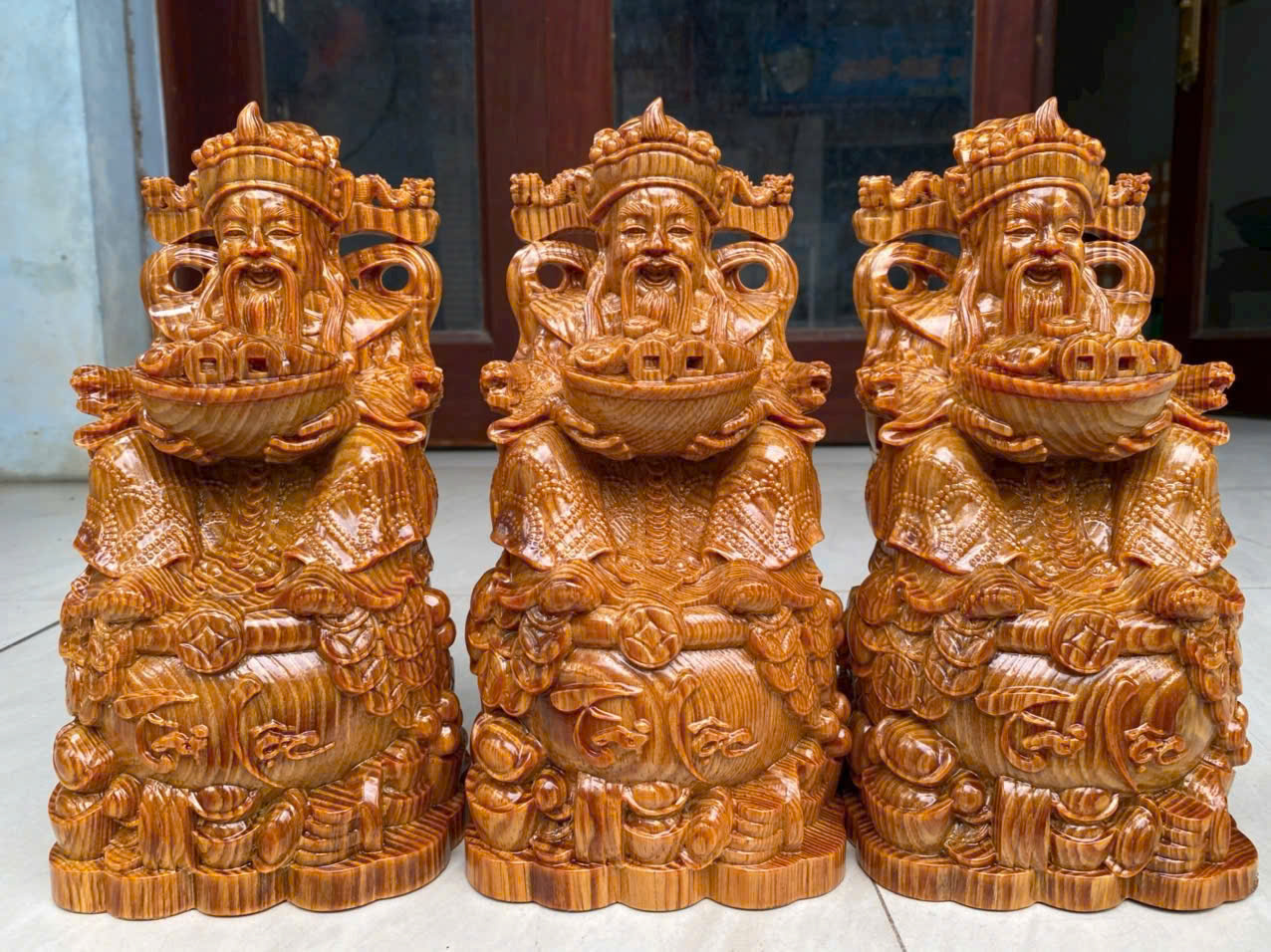 Tượng Thần Tài gỗ huyết long cao 20cm – Mang tài lộc cho gia chủ