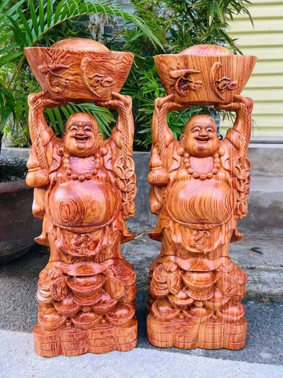 Tượng Di Lặc dâng vàng gỗ hương đá – chiêu tài cát khí, trưng bày may mắn