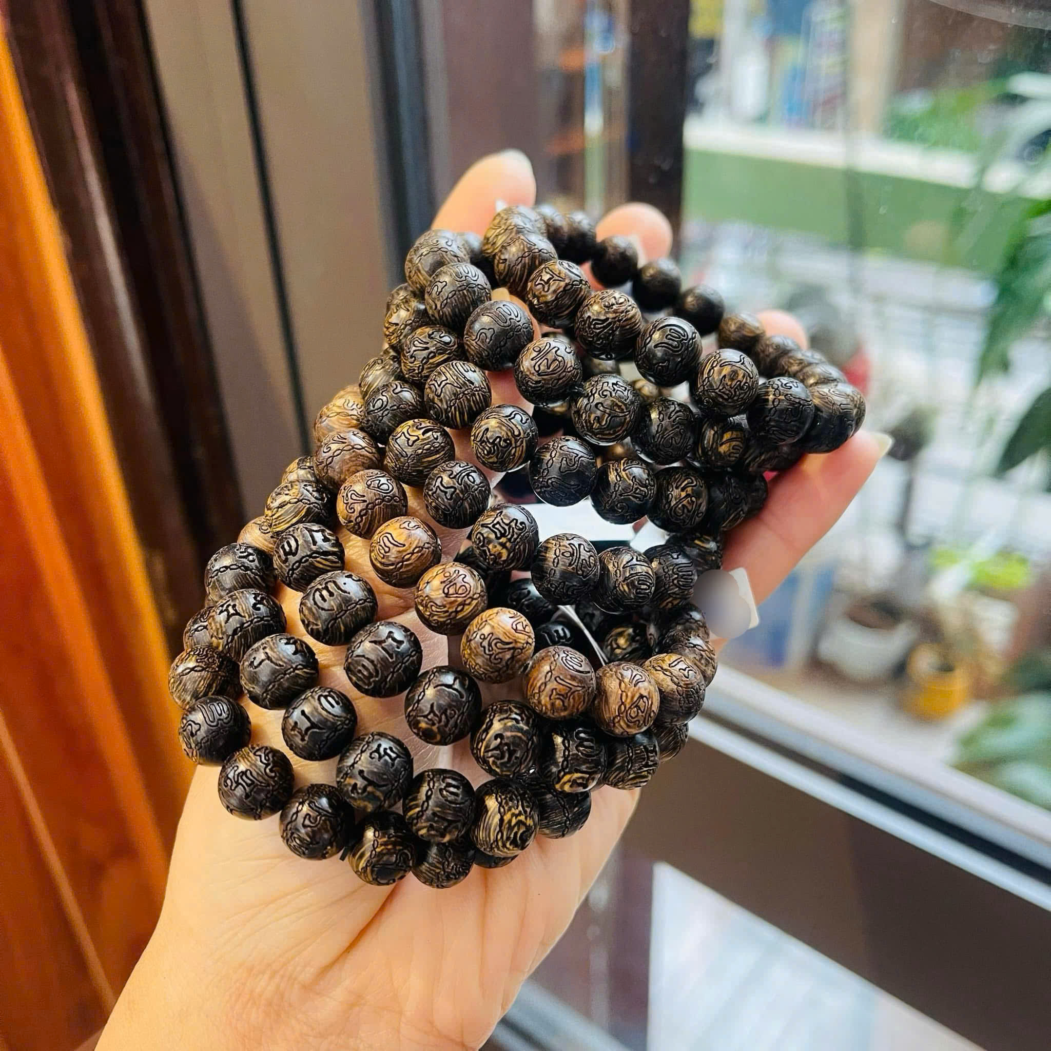 Vòng tay trầm sánh khắc 10ly – hương thơm trầm ổn, tinh tế phong thủy