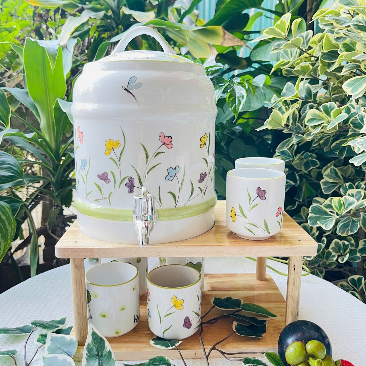 Bộ bình nước 4 lít kèm khay gỗ Bát Tràng vẽ tay