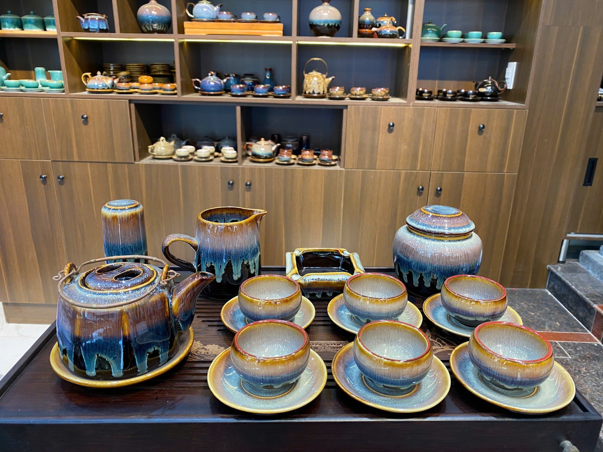 Bộ ấm chén hoả biến men Thiên Diên Thủy Bát Tràng – tinh hoa gốm Việt