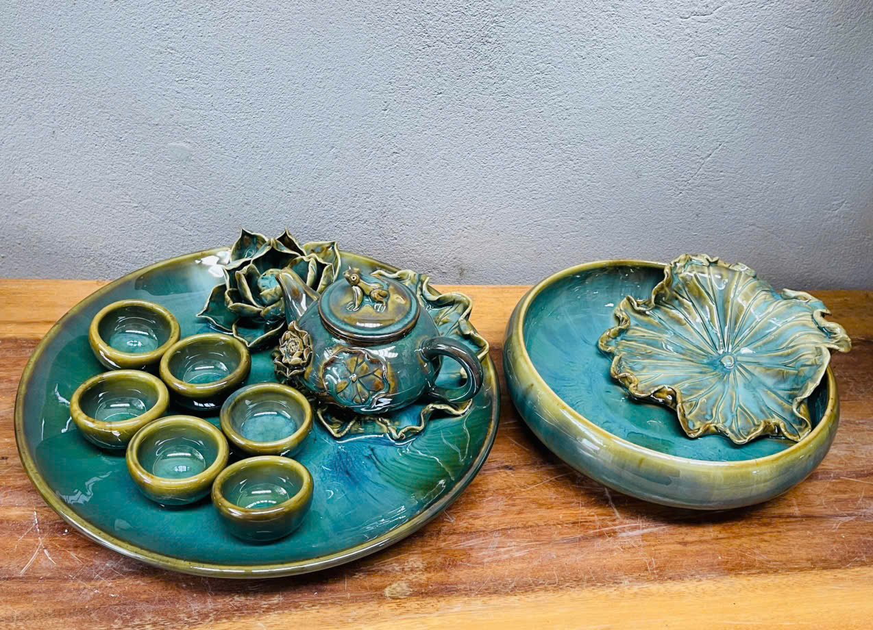 Bộ ấm chén men hoả biến vuốt tay & ang sen Bát Tràng