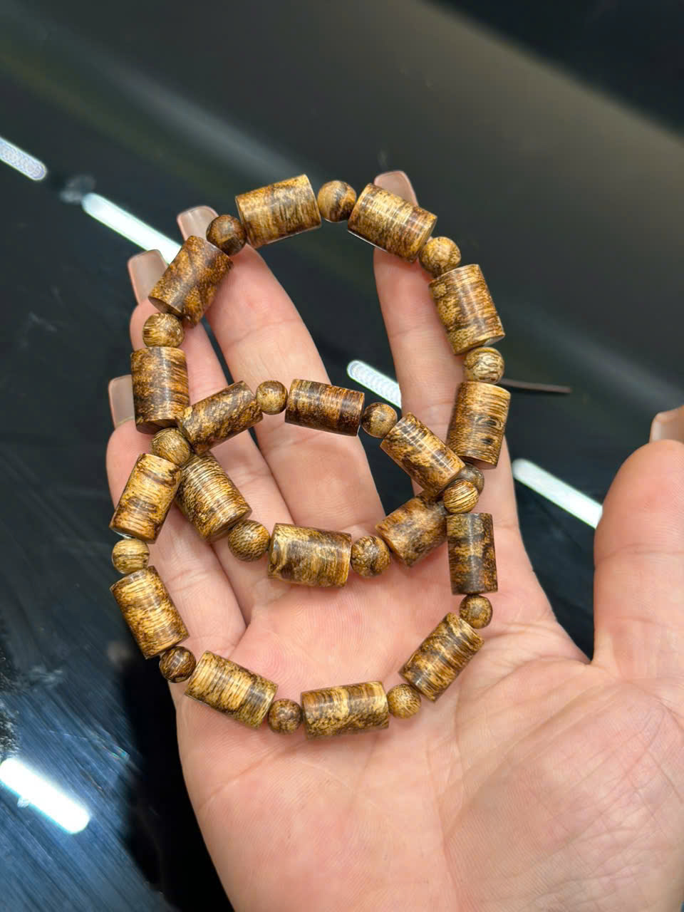 Vòng tay kiến rừng tự nhiên thơm rin – size 8li, 10li – vân đẹp, dầu rõ