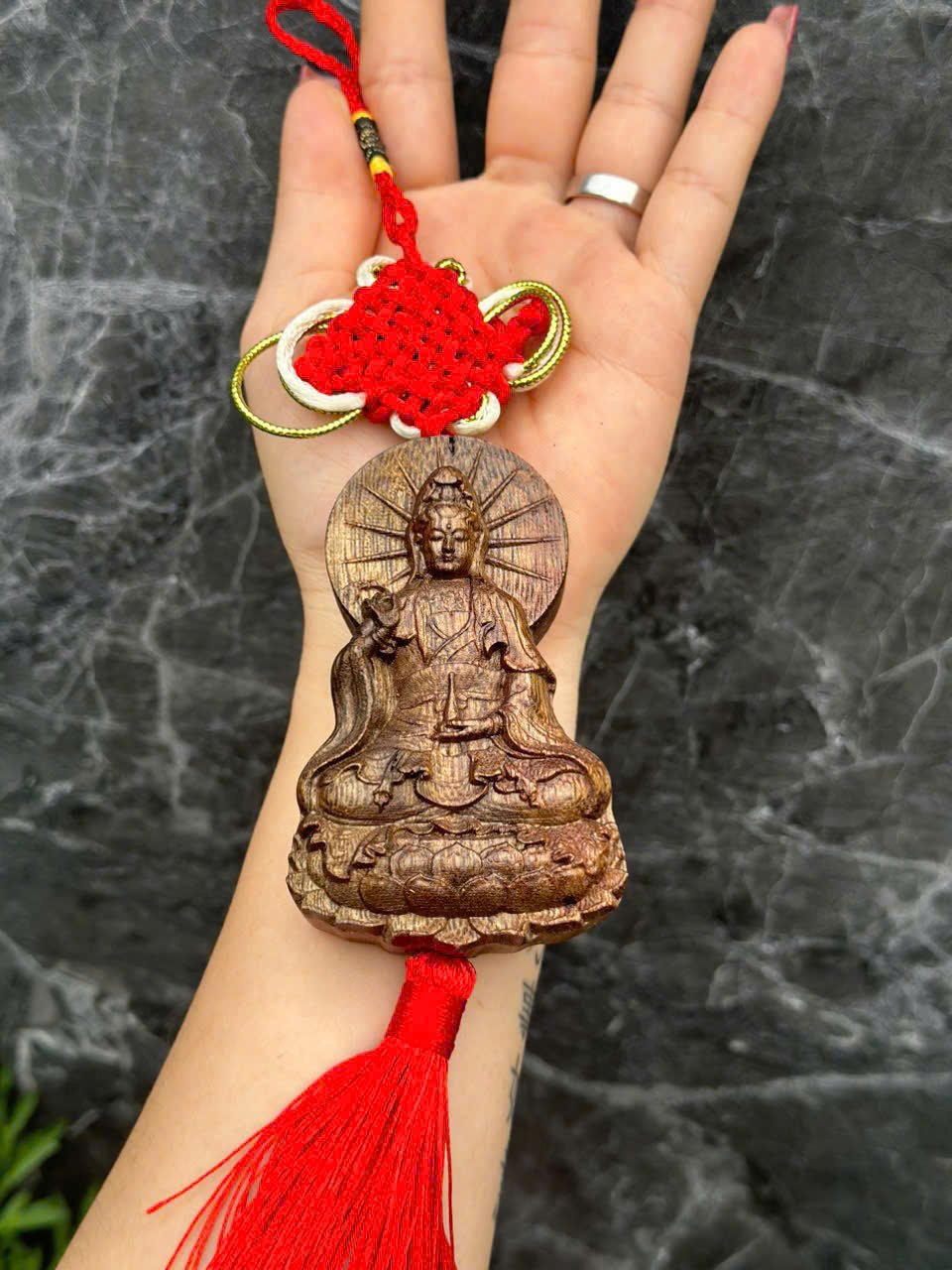 Trầm kiến rừng 100% treo ô tô – Khánh trầm phong thủy khử tà, thư giãn