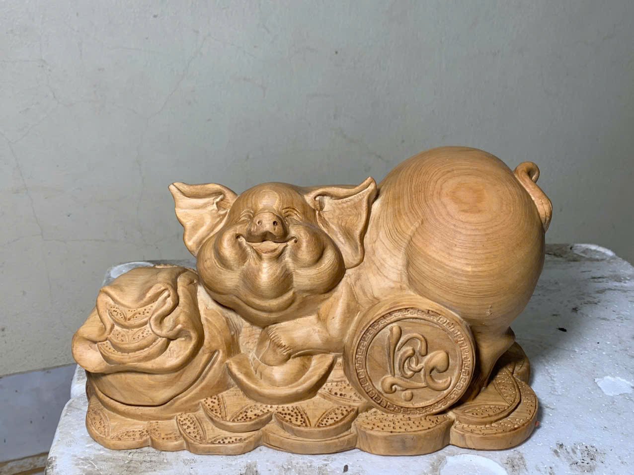 Tượng Heo gỗ Ngọc Am phong thủy – dài 30cm – thơm nức