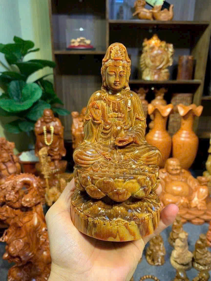 Tượng Phật Bà gỗ huyết long soi đỏ – cao 15cm – thơm nhẹ