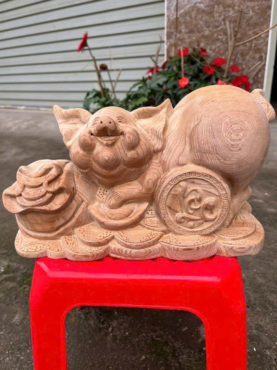 Tượng Heo Tài Lộc gỗ Ngọc Am thơm nức – dài 30cm