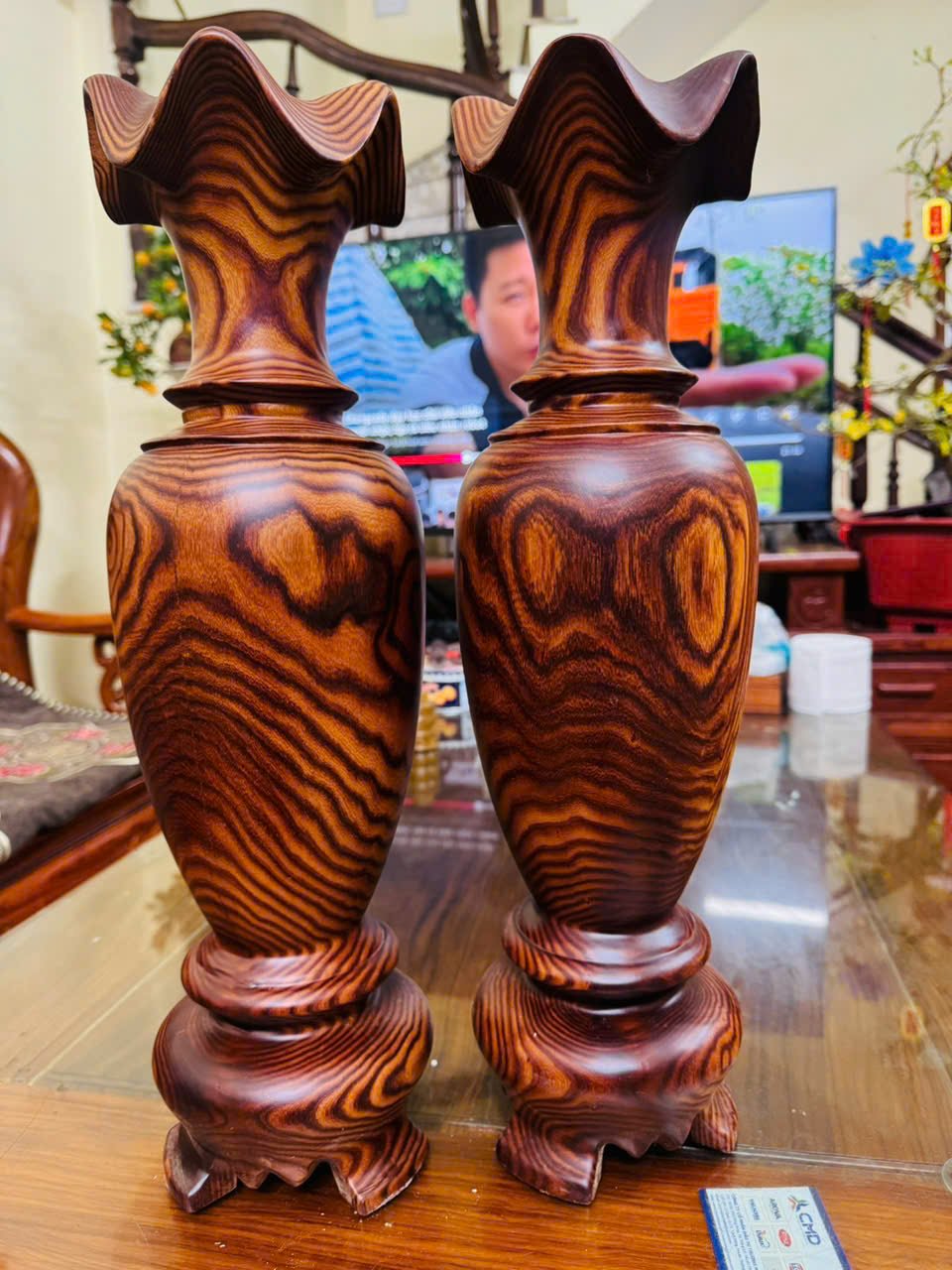Cặp lục bình gỗ trắc siêu vân cao 50cm – trưng bày phong thủy đẹp sang