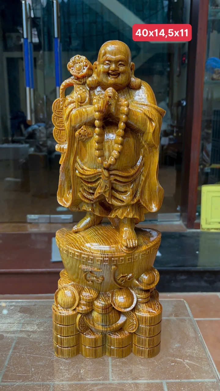 Tượng Di Lặc Chúc Phúc Gỗ Huyết Long Cao 40cm – Tác Phẩm Phong Thủy Đẹp