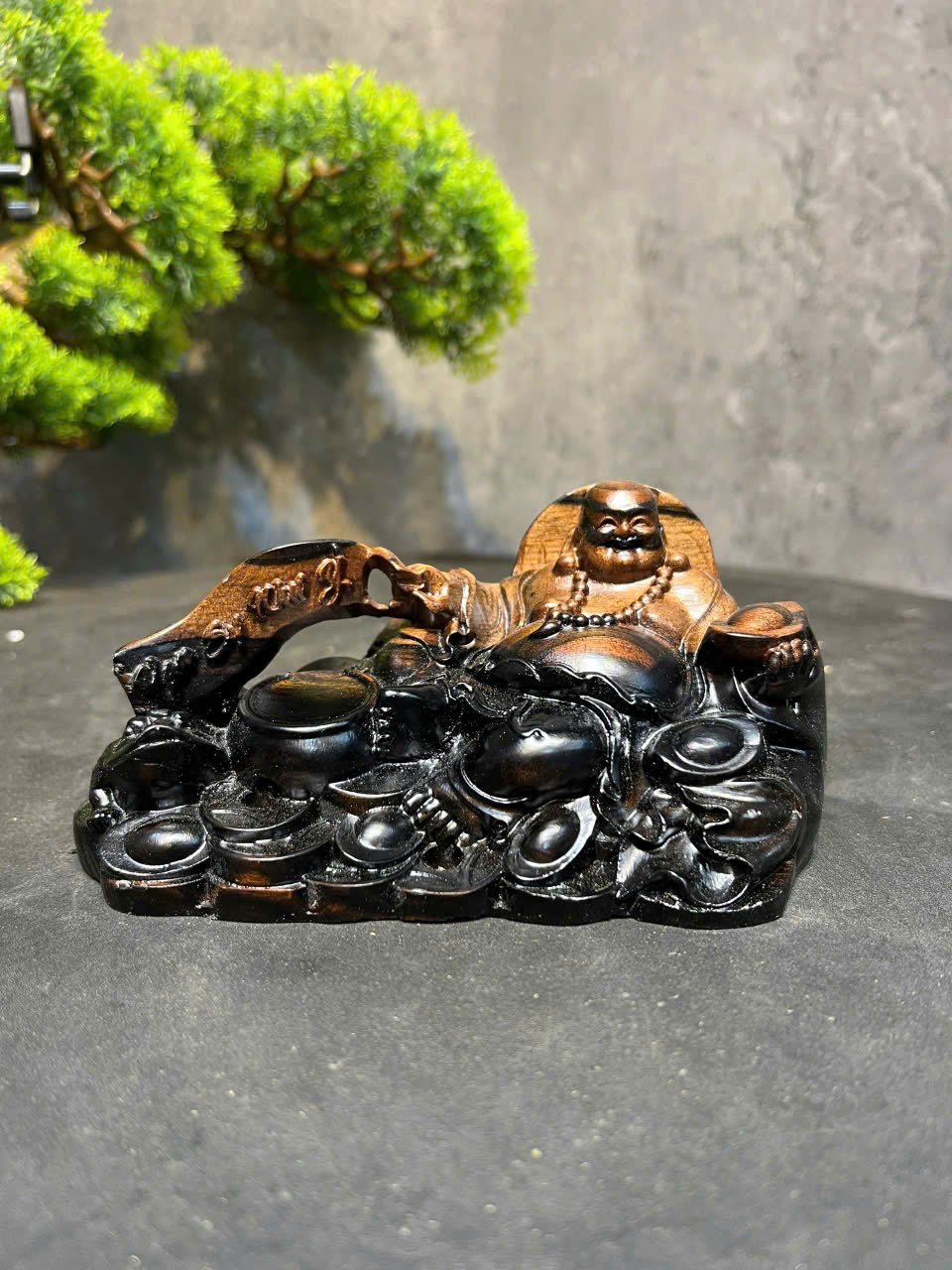 Tượng Di Lặc dải Vạn Sự Như Ý gỗ mun đen 15cm