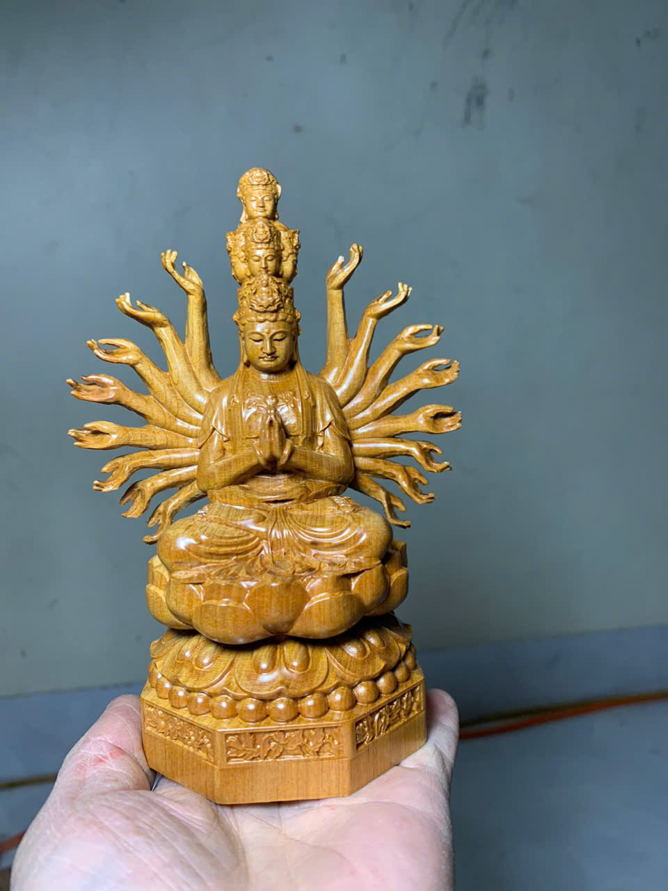 Tượng Phật Thiên Thủ Thiên Nhãn gỗ bách xanh cao 15cm