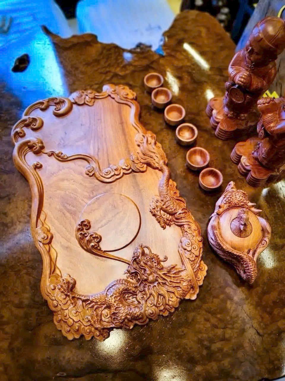 Bộ khay trà rồng và ấm rồng gỗ hương đá liền khối cao cấp