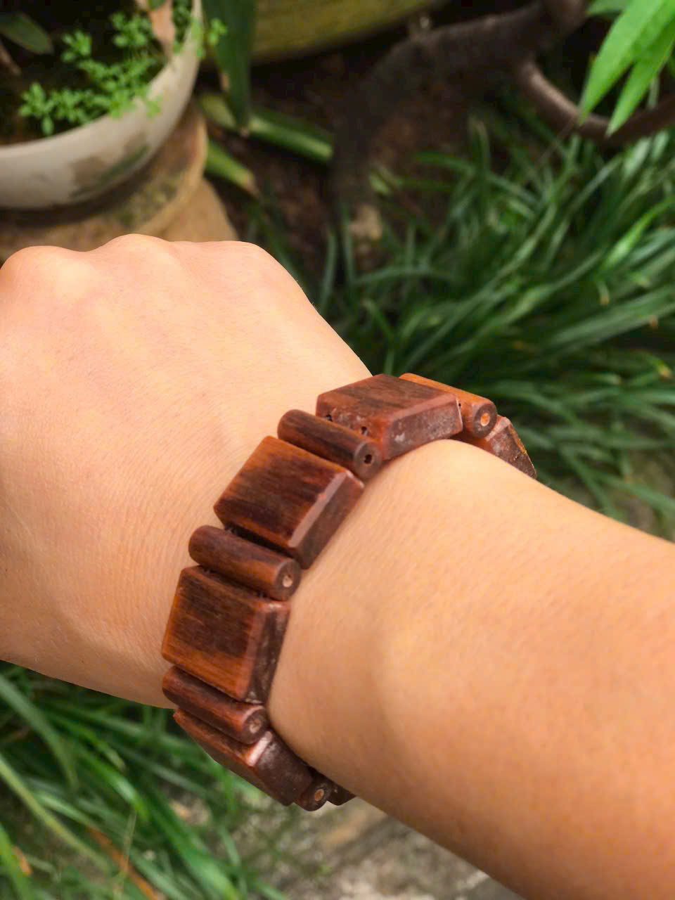 Vòng tay gỗ Vương mộc hoàng đàn phong thủy thơm nhẹ