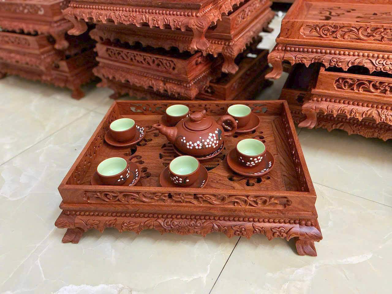 Bộ khay trà gỗ hương kèm ấm chén sành