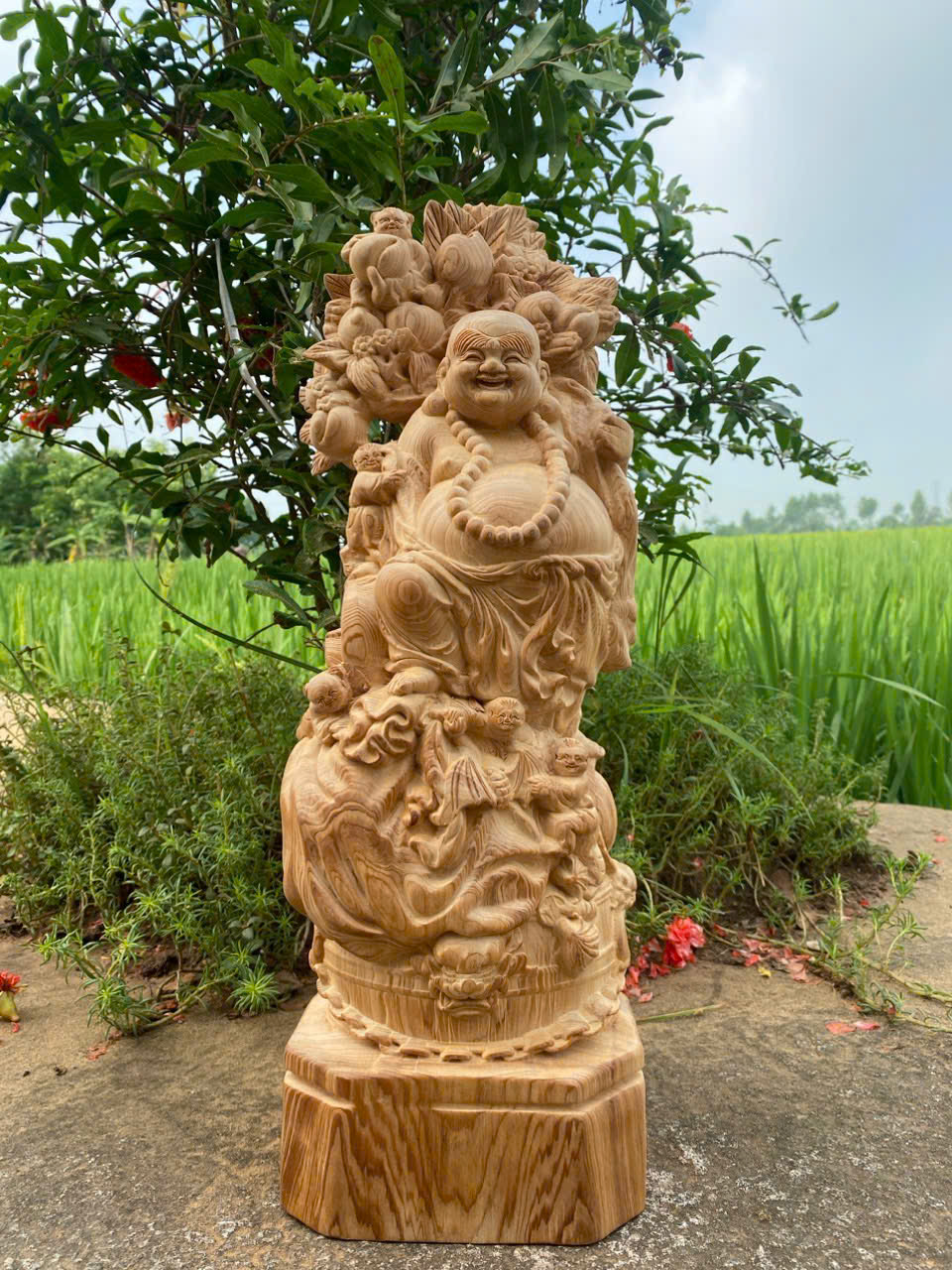 Tượng Di Lặc gánh đào gỗ Ngọc Am cao 50cm