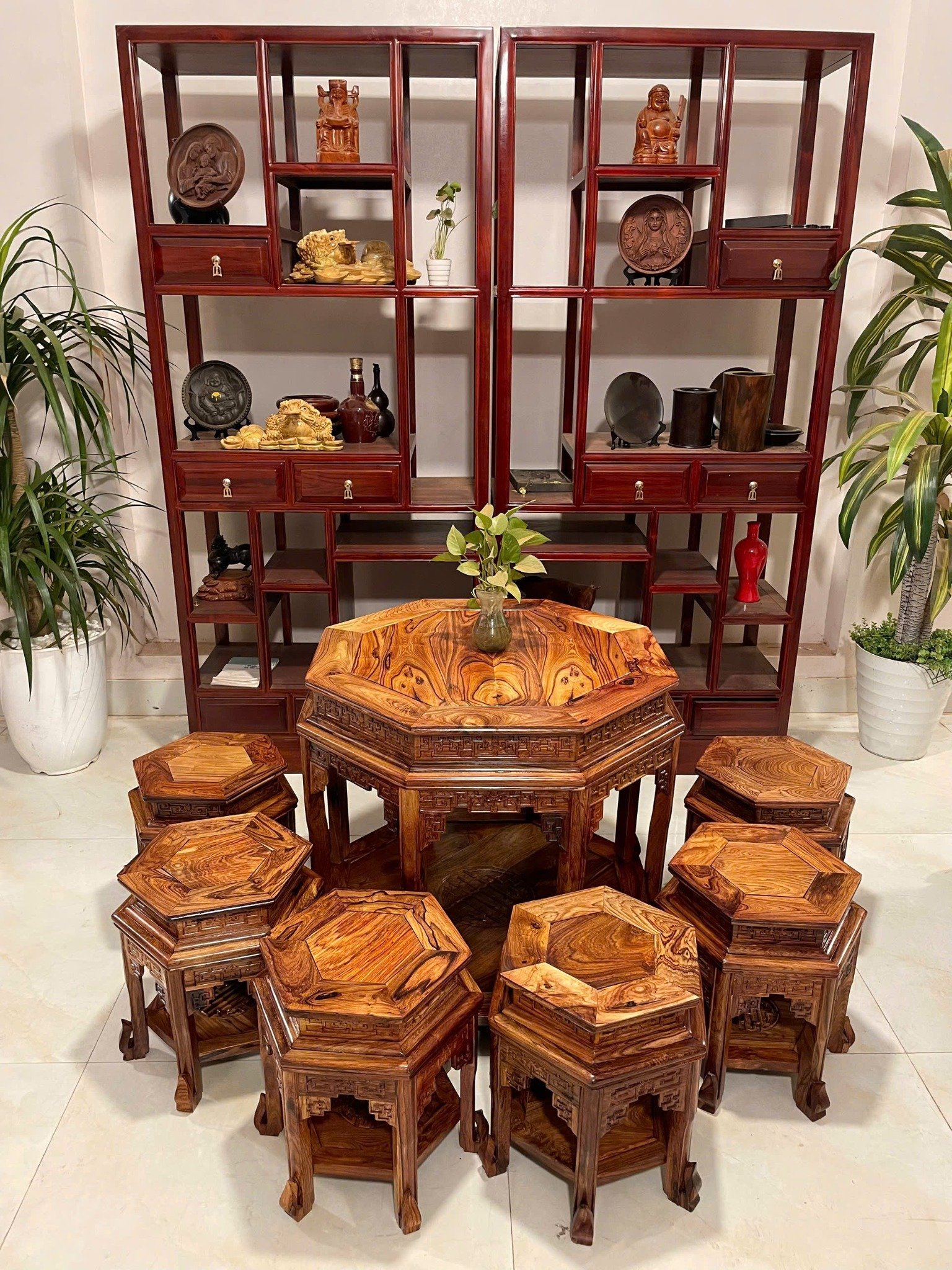 Bộ đôn lục lăng gỗ Cẩm Việt vân đột biến – Siêu phẩm duy nhất