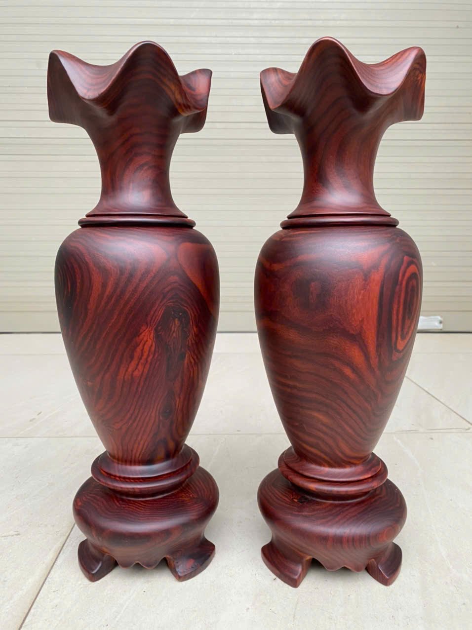 Đôi lọ gỗ trắc cao 40cm – decor phong thủy sang trọng