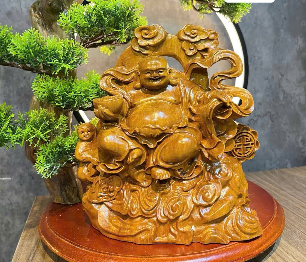 Tượng Di Lặc ngự mây gỗ bách xanh để xe hơi – bàn làm việc