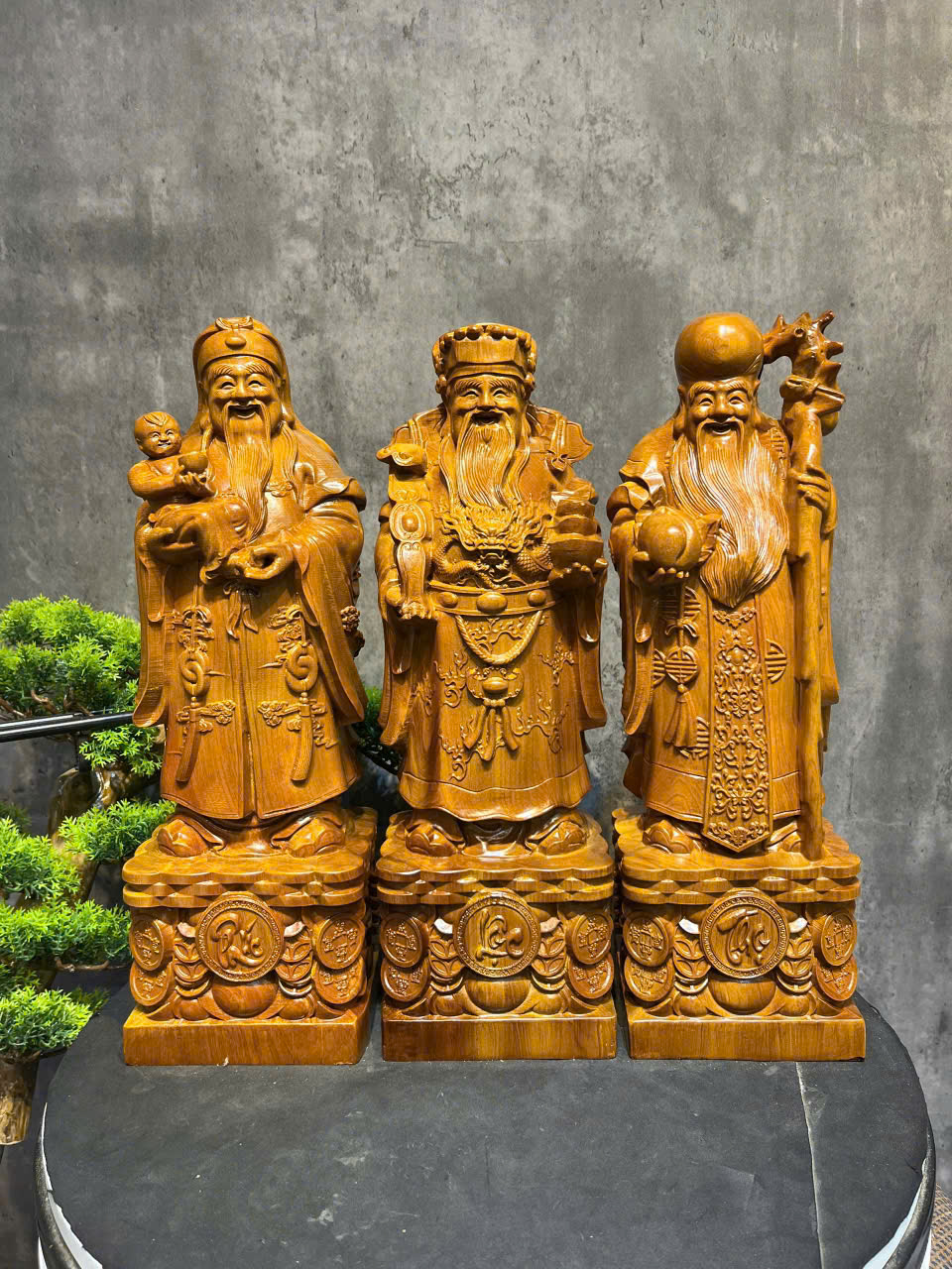 Tượng Tam Đa gỗ bách xanh 40cm