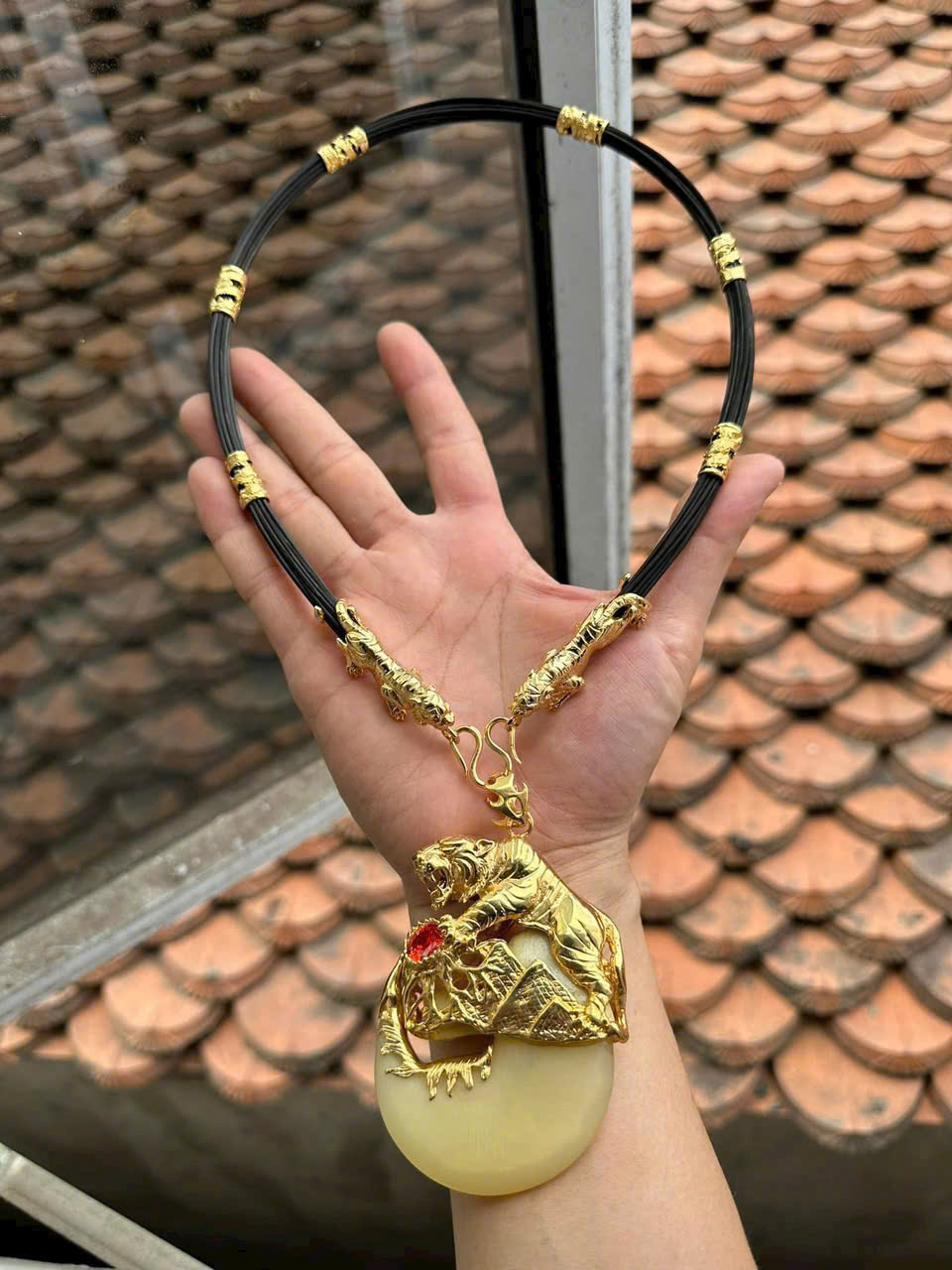 Dây Chuyền Móng Hổ Sừng Bò Châu Phi Mạ Vàng – Bùa Hộ Mệnh Phong Thủy