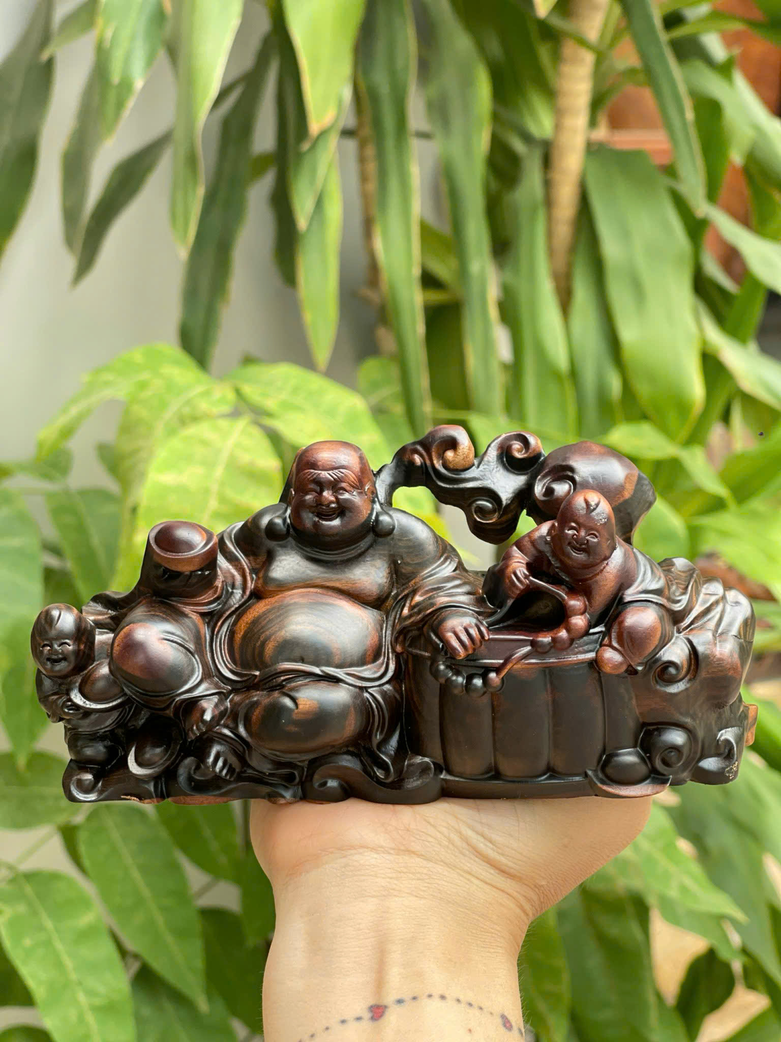 Tượng Di Lặc nhị phúc gỗ mun hoa để bàn – xe hơi