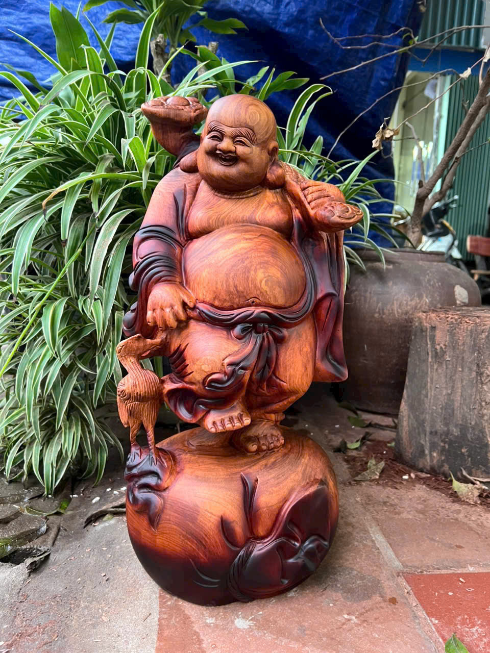 Tượng Di Lặc dắt hạc gỗ hương đá PU giả cổ – Cao 50cm