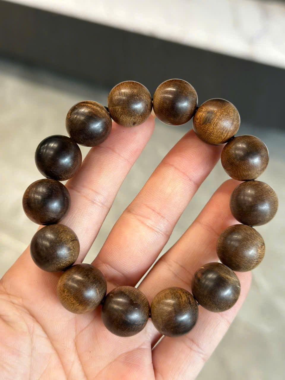 Vòng trầm hương Indo Rin chìm size 16li thơm ngọt đậm rõ