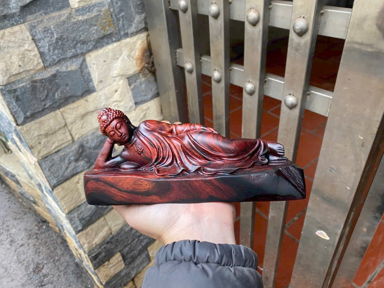 Tác phẩm Phật Niết Bàn gỗ trắc ta già – trưng bày phong thủy