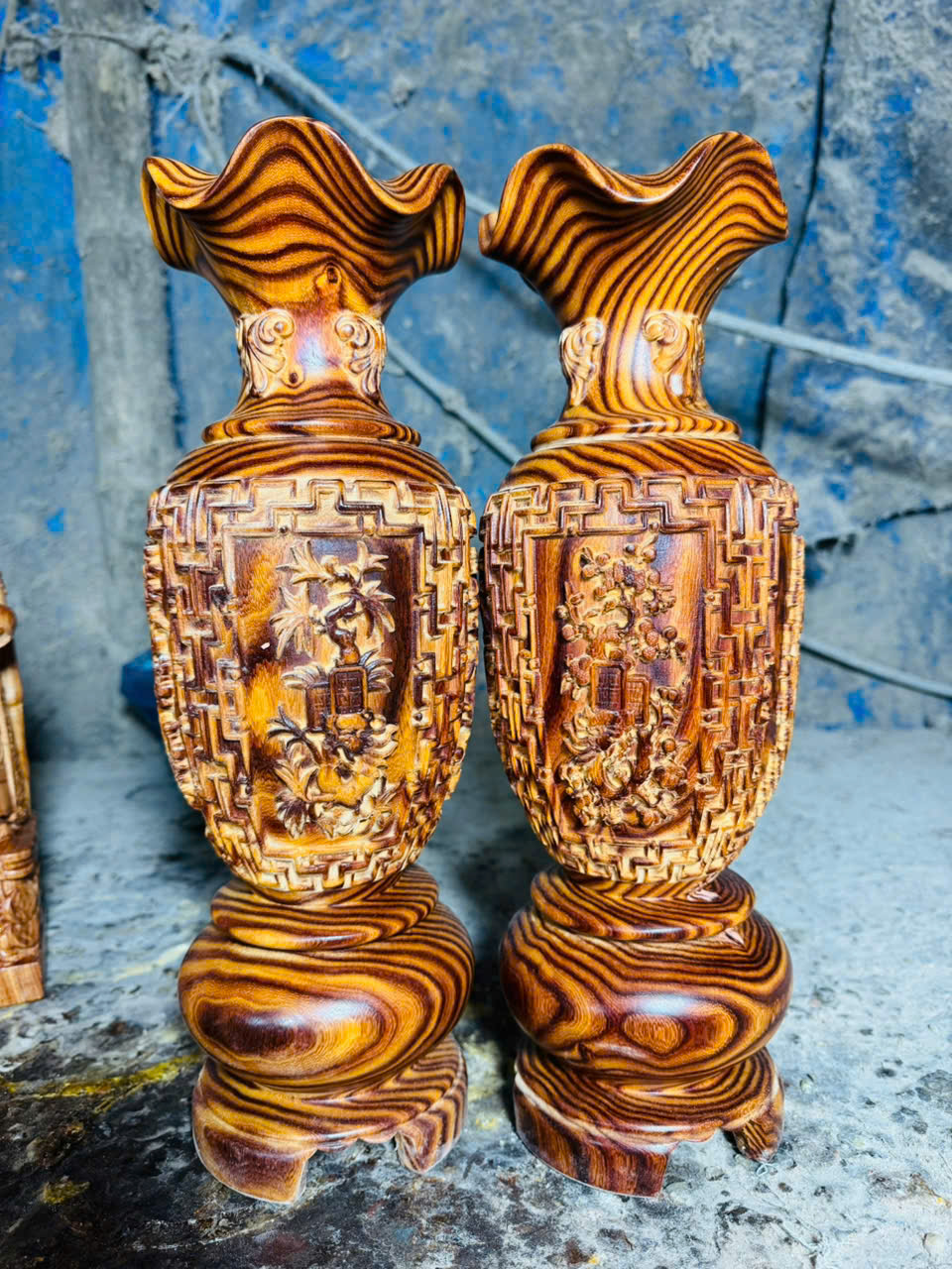 Cặp lục bình gỗ trắc siêu vân đục Tùng Cúc Trúc Mai – cao 40cm