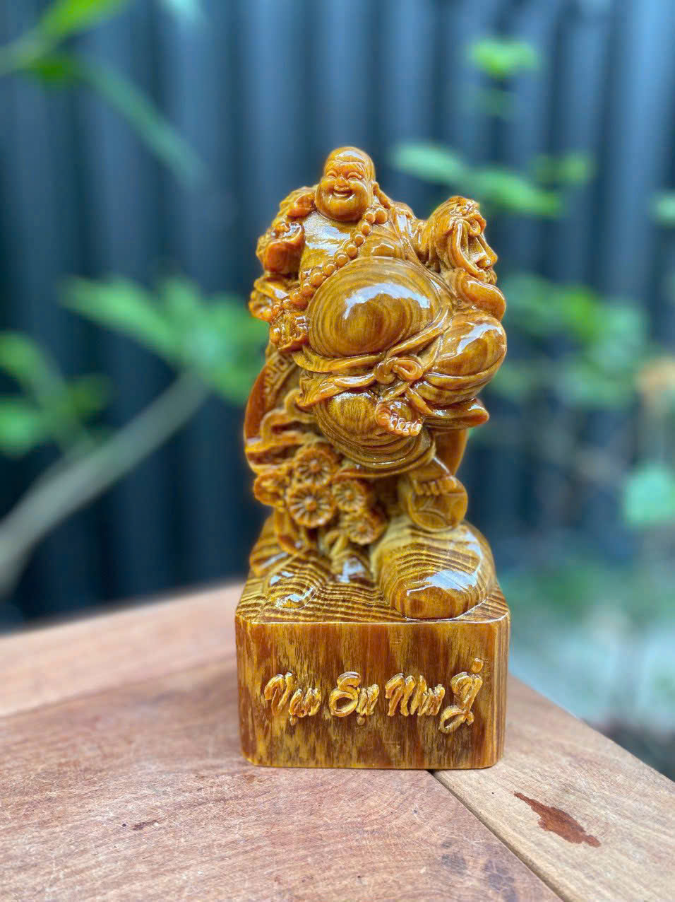 Tượng Di Lặc gỗ huyết long thấu quang cao 20cm