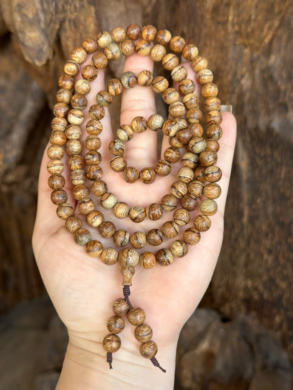 Vòng trầm hương siêu phẩm size 8li – Hàng tuyển chọn thơm tự nhiên