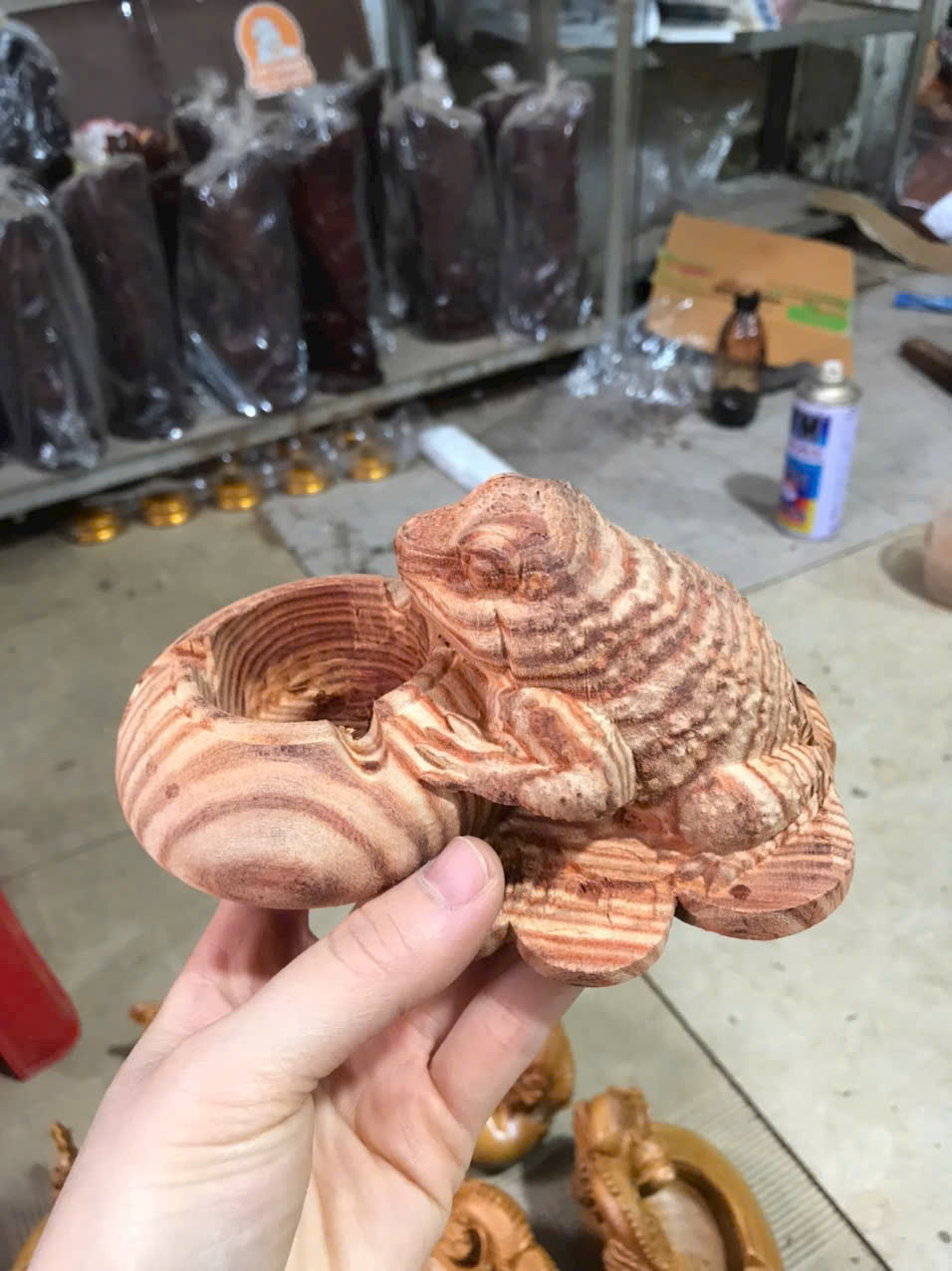 Cóc gạt tàn gỗ trắc thủ công đẹp tự nhiên – phong thủy may mắn