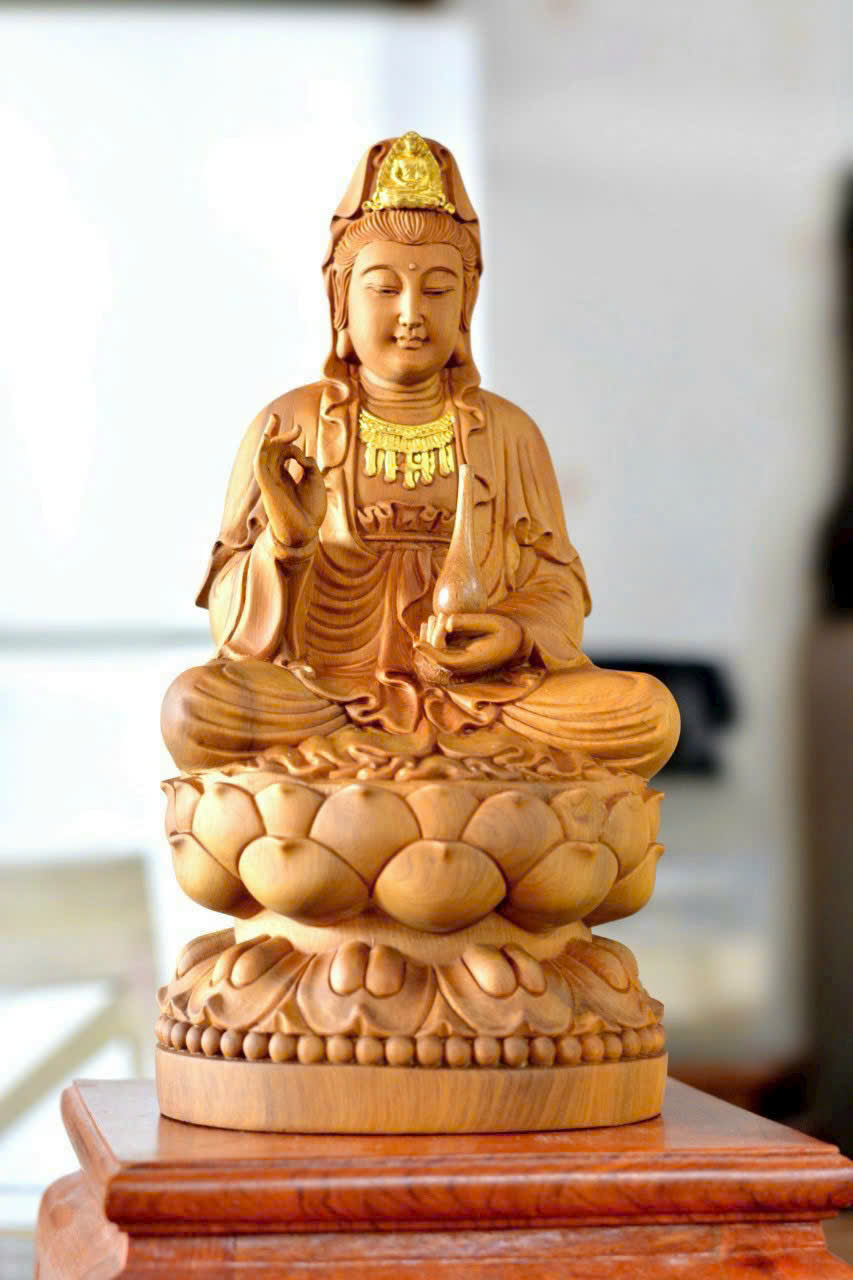 Tượng Phật Quan Thế Âm Bồ Tát gỗ bách xanh thơm dịu 30cm