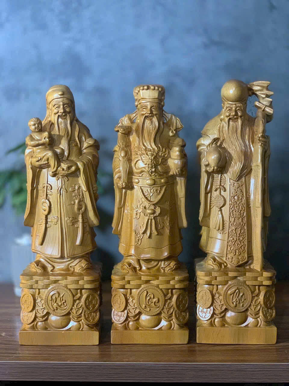 Tam đa gỗ Bách Xanh cao 30cm phong thủy trưng bày