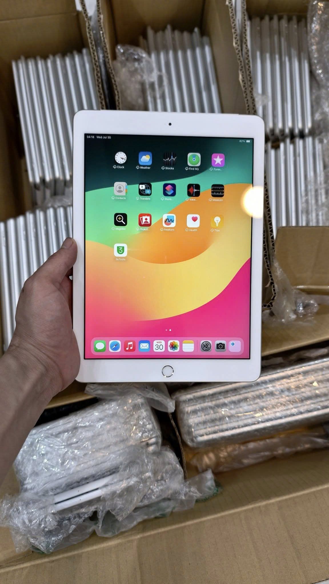  Máy tính bảng iPad Gen 6 32GB (WiFi + LTE) hàng cũ 99% đẹp, pin cao - Bảo hành 3 tháng 