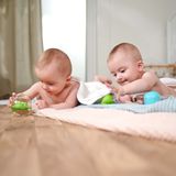 104010105 Đồ Chơi Trẻ Em ABC Grab and Bath Ball