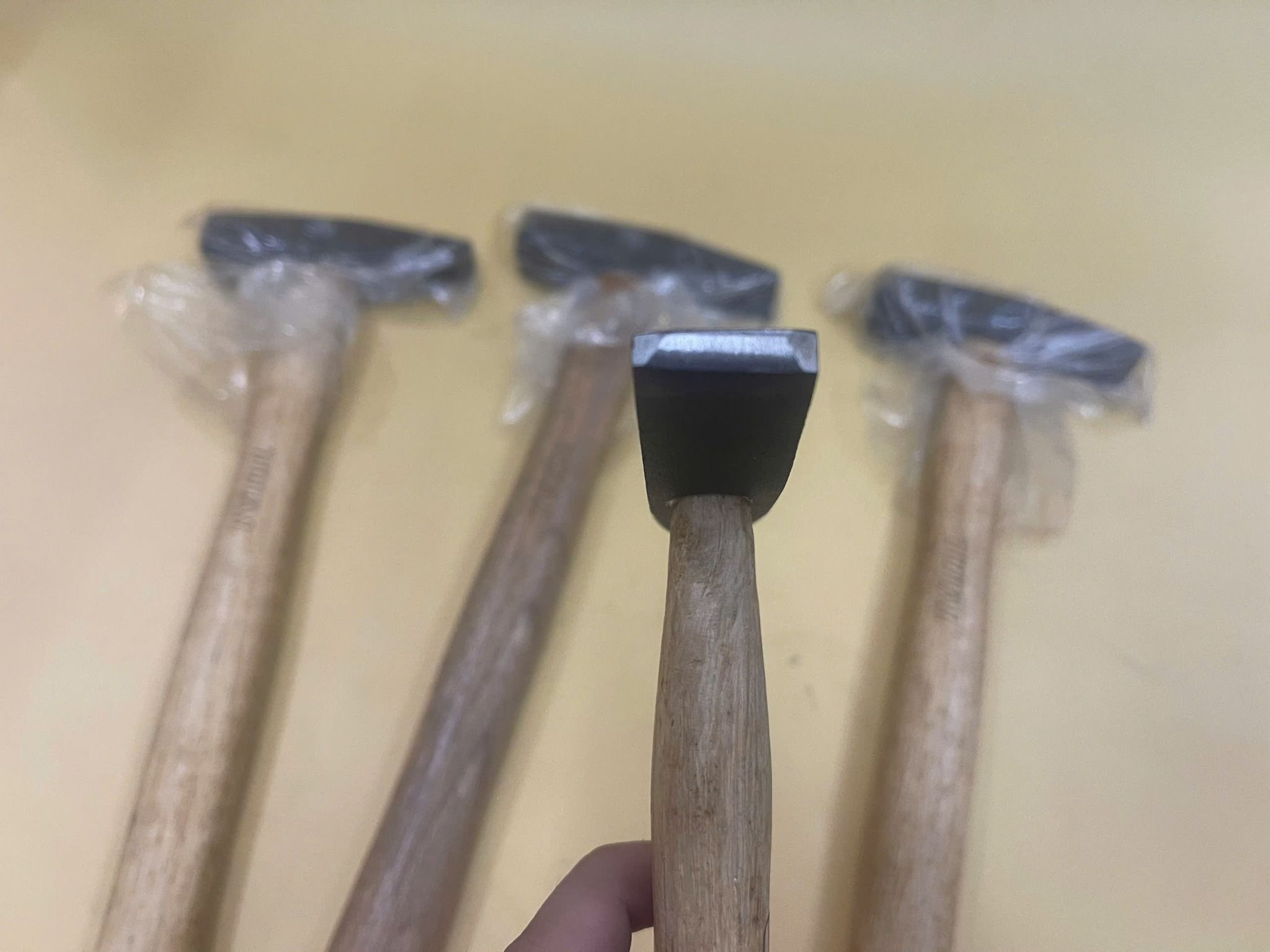  Búa đinh đầu dẹp vuông Total THTW71300 300g 