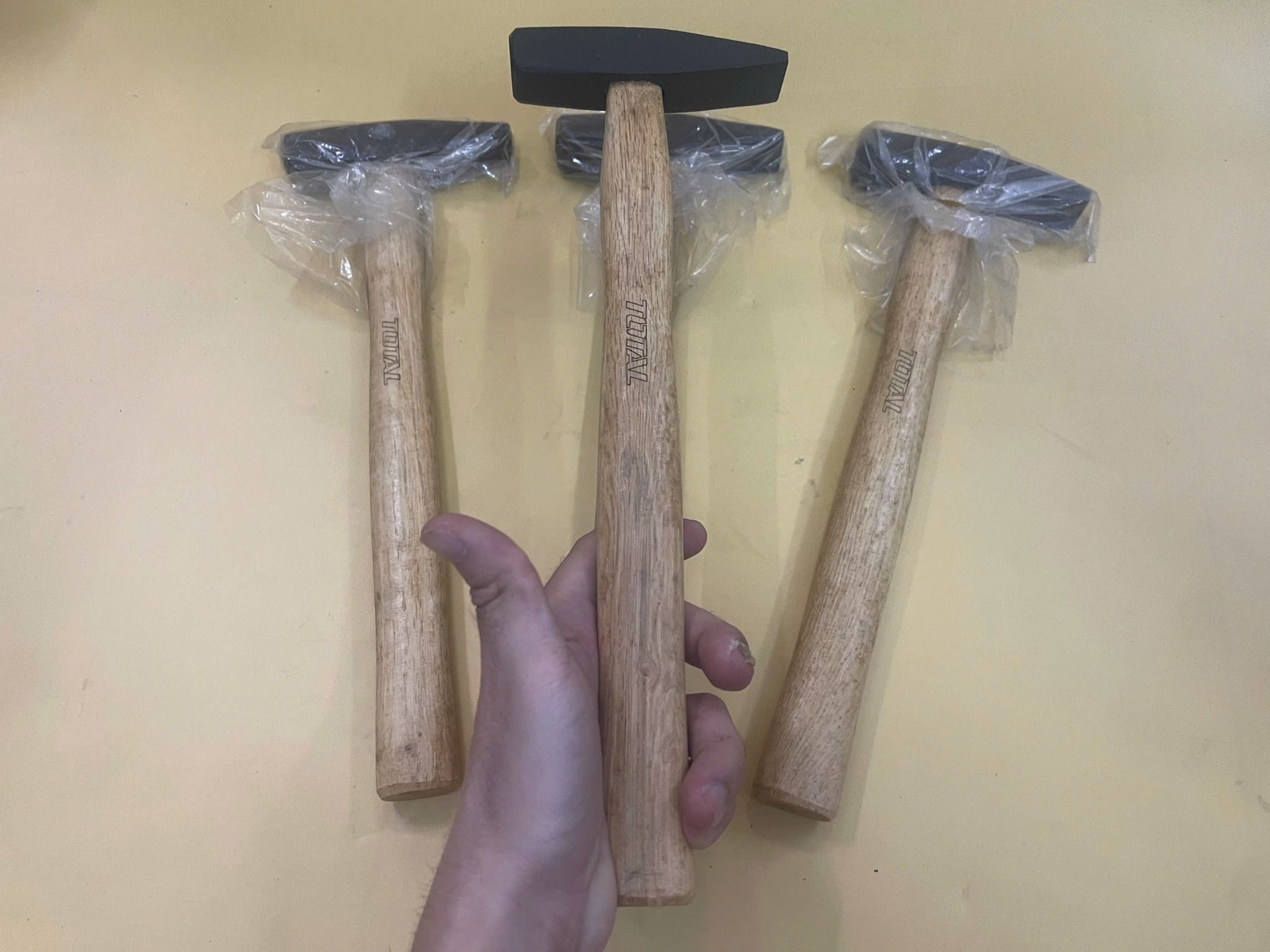  Búa đinh đầu dẹp vuông Total THTW71300 300g 