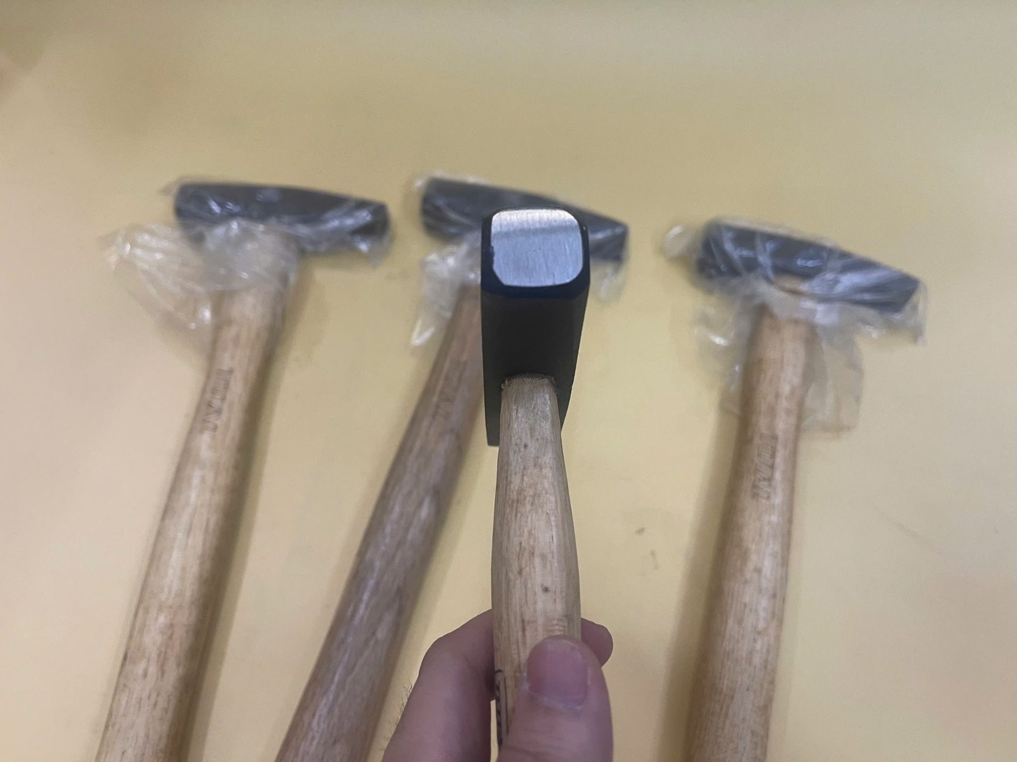  Búa đinh đầu dẹp vuông Total THTW71300 300g 