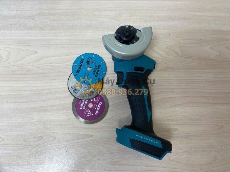  Máy Cắt Cầm Tay Dùng Pin 18V Makita DMC300Z 76mm Chính Hãng – Bộ 2 Pin 5.0Ah, 1 Sạc 