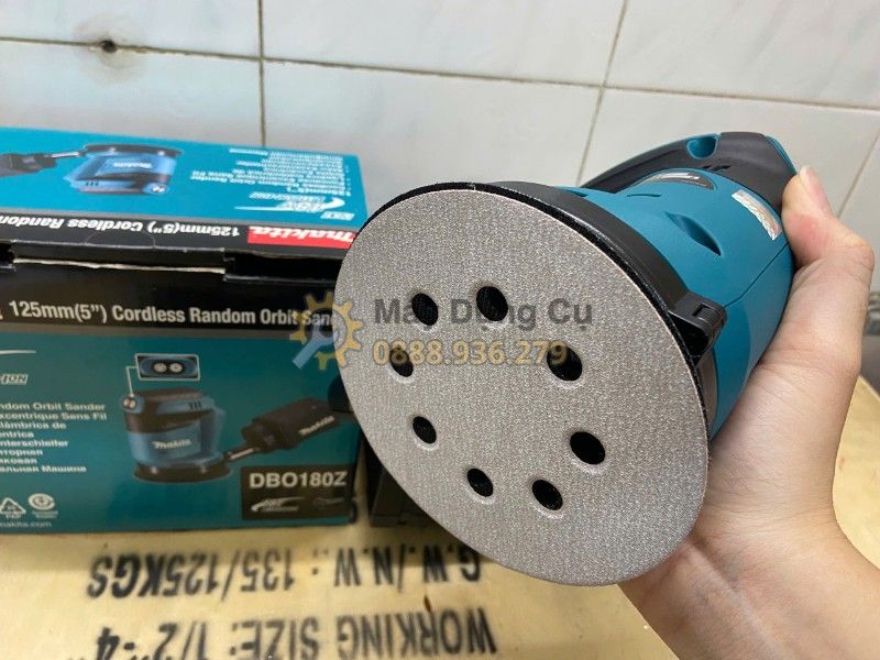  MÁY CHÀ NHÁM TRÒN DÙNG PIN MAKITA 18V DBO180RFE - BỘ 2 PIN 3.0AH VÀ 1 SẠC CHO THỢ MỘC, NỘI THẤT 