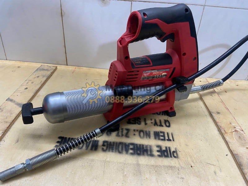  MÁY TRA MỠ MILWAUKEE M12 GG-0 (CHƯA PIN & SẠC) – SÚNG BƠM MỠ DÙNG PIN M12 CHO BẢO TRÌ MÁY MÓC 