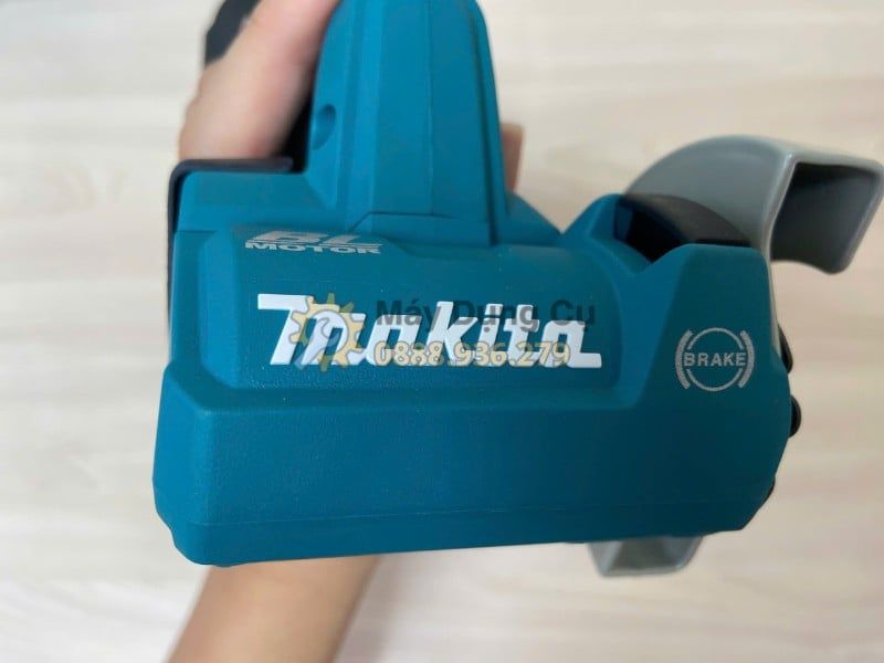  Máy Cắt Cầm Tay Dùng Pin 18V Makita DMC300Z 76mm Chính Hãng – Bộ 2 Pin 5.0Ah, 1 Sạc 