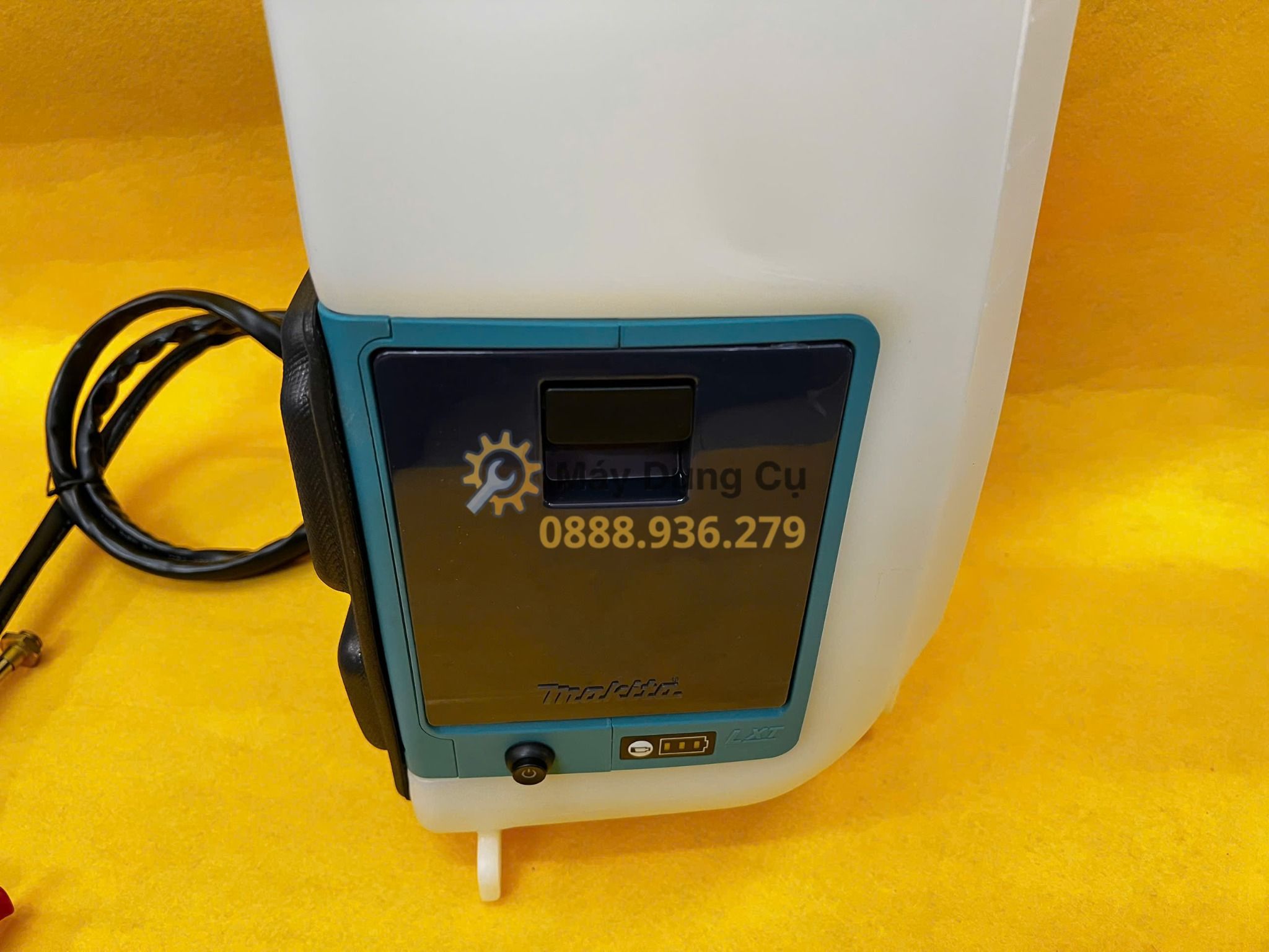  15L Máy Phun Thuốc Dùng Pin 18V Makita DUS158Z (chưa Pin & Sạc) 
