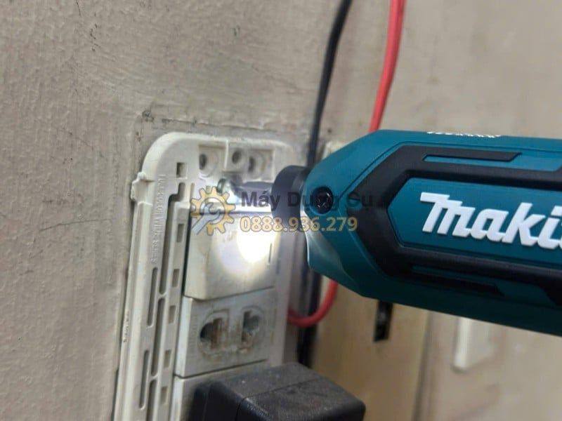  Máy Vặn Vít Dùng Pin Makita TD022DZ 7.2V Chính Hãng – Thân Máy Nhỏ Gọn, Gập Được 