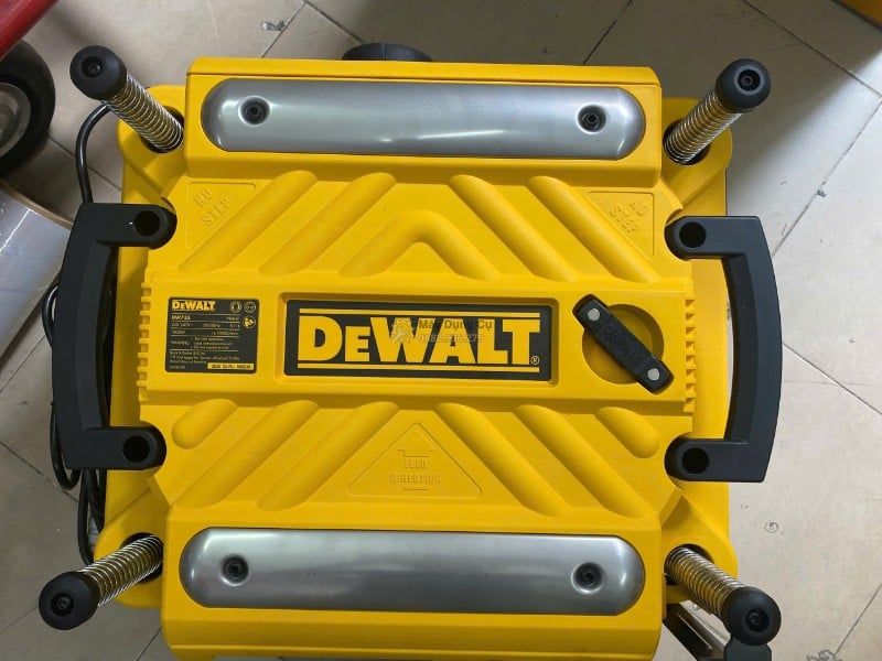  Máy Bào Để Bàn Dewalt DW735-B1 